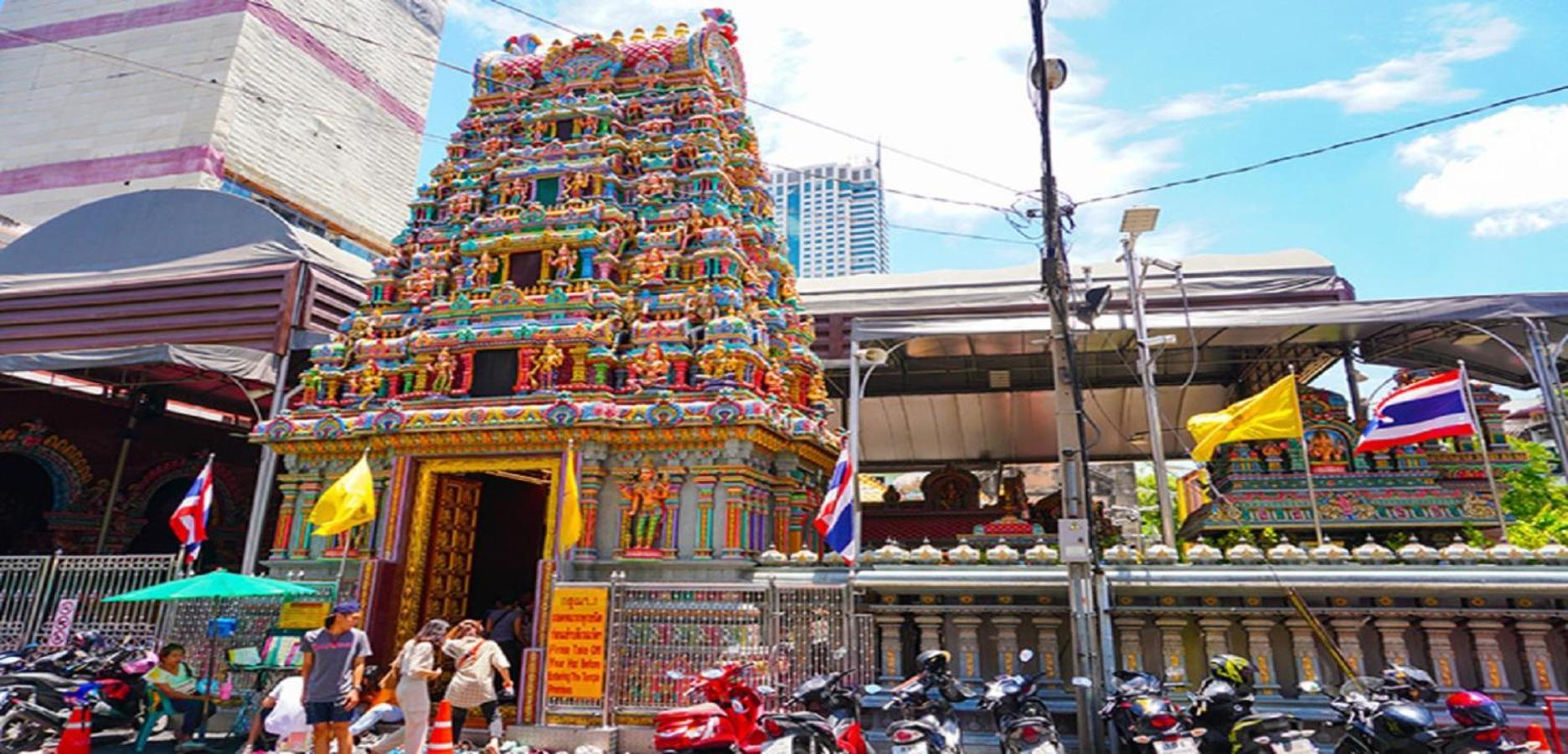 X Go Inn Silom Road -Bts Saint Louis Bangkok Bagian luar foto